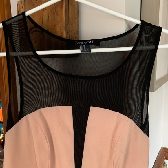 Forever 21 tulle and pleated dress. Worn twice - Picture 4 of 4